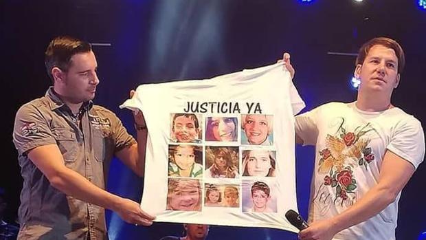 Camiseta que exhibió el dúo Andy y Lucas durante un concierto